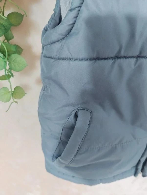 💎 Sleeveless gray puffer jacket • 2 years old • Trendy 💎 – photo 3